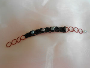 bracelet macramé noir et rouge